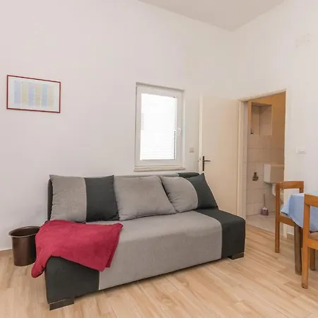 Beautiful In W/ 2 Bedrooms