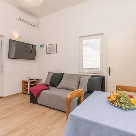 Beautiful In W/ 2 Bedrooms Appartement Turanj