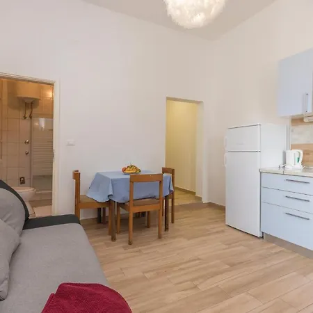 Beautiful In W/ 2 Bedrooms