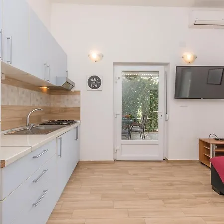 Beautiful In W/ 2 Bedrooms شقة *