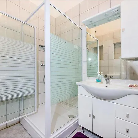 Beautiful In W/ 2 Bedrooms * Turanj